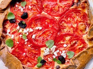 Rustieke taart met tomaten, feta en mascarpone