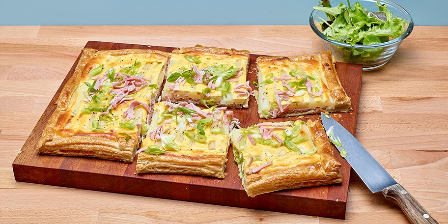 Hartige taart met asperges, ham en ricotta