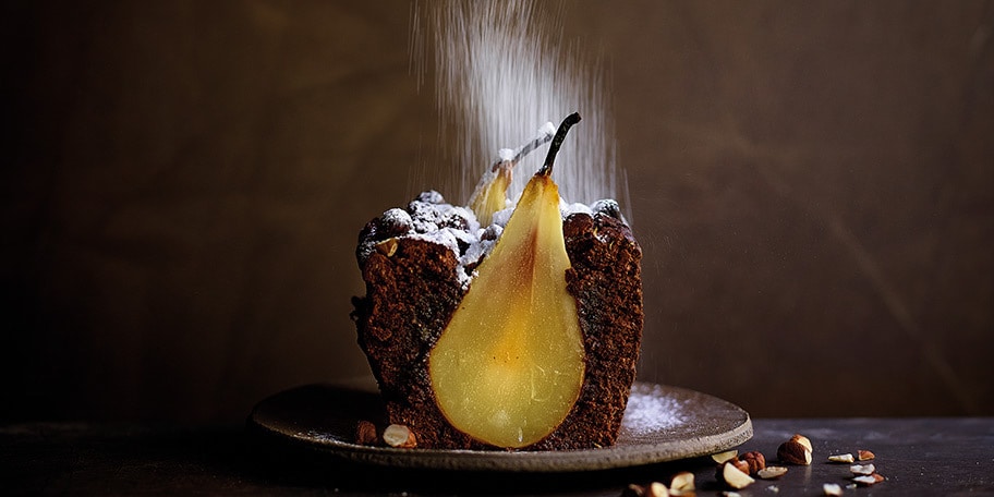 Chocolade-hazelnootcake met peer