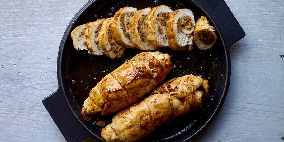Roulades de poulet aux figues séchées, noix et cannelle