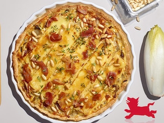 Quiche met witloof, brie, honing en pancetta