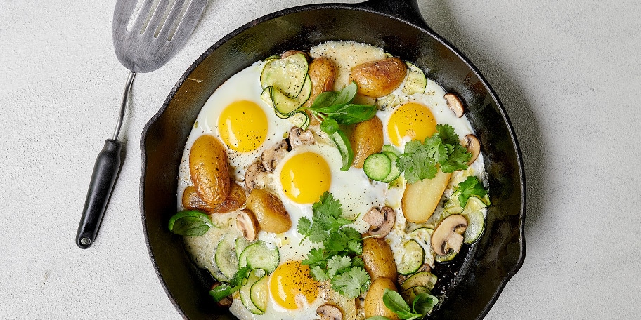 Poêlée de légumes aux œufs et au comté