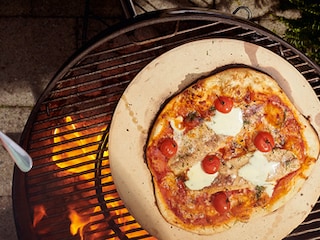 BBQ-pizza met gerookte forel