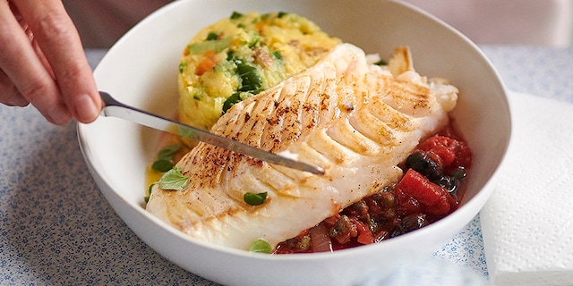 Kabeljauw met kappertjessaus en wortel-courgettestoemp