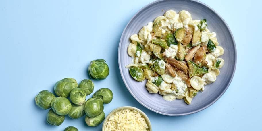 Orecchiette au poulet et aux choux de Bruxelles   