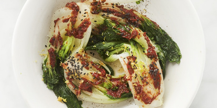 Snelle kimchi van paksoi, gerookt op hooi