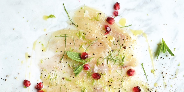 Carpaccio van forel met limoen-gembervinaigrette