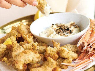 Beignets de langoustine et mayonnaise à la truffe