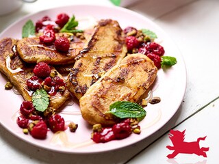 Kleine wentelfteefjes met frambozen en pistachenoten