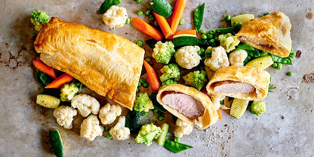 Filets purs de porc en croûte et légumes sautés