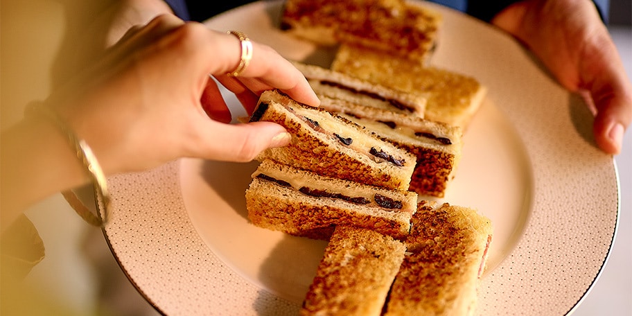 Croque-monsieur met mozzarella en truffel