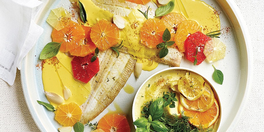 Ovengebakken tong met blanke boter-citrussaus en kruidenpuree