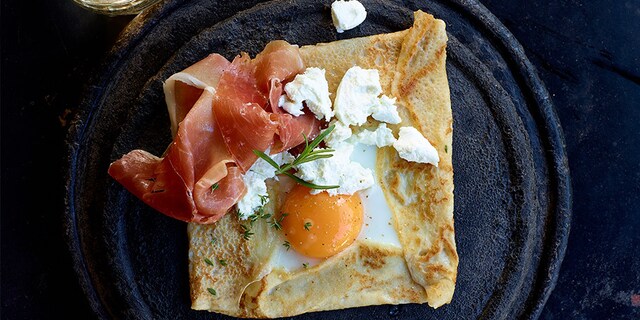 Bretoense pannenkoeken met geitenkaas en ham