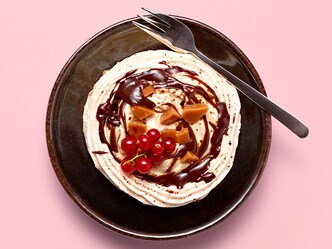 Pavlova met koffie, chocolade en karamel