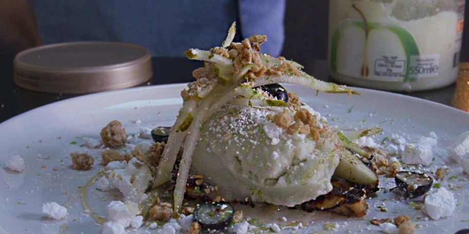 Wentelteefjes met gekarameliseerde peren