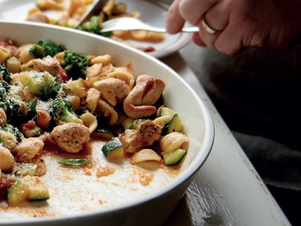 Orecchiette met kip, courgette en broccoli