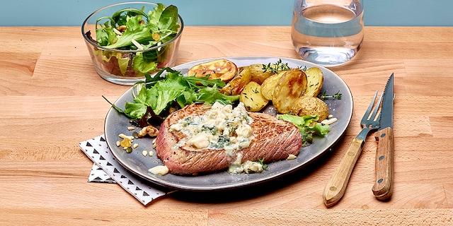 Chateaubriand met roquefort en ovengebakken krielaardappelen met tijm