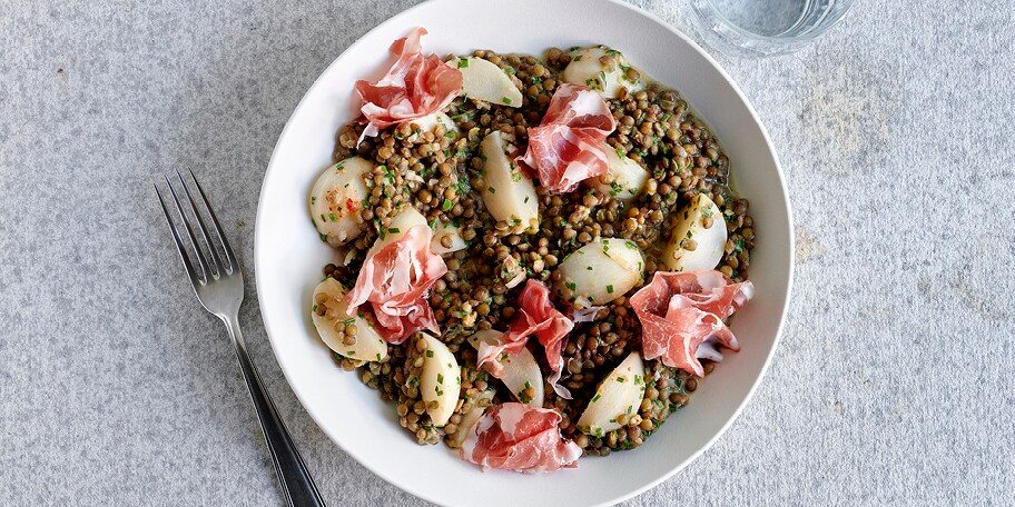 Linzensalade met rapen en coppa