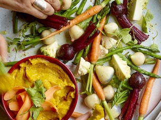 Minigroenten met trio van hummus