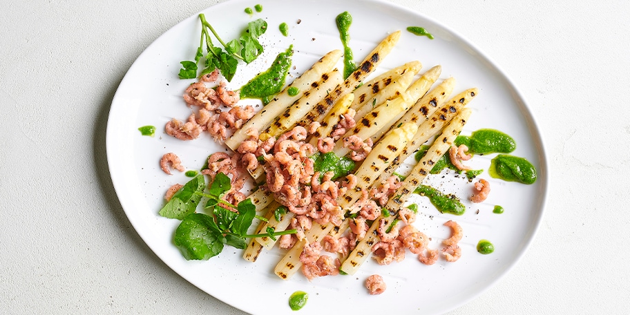 Asperges grillées aux crevettes grises et pesto de cresson