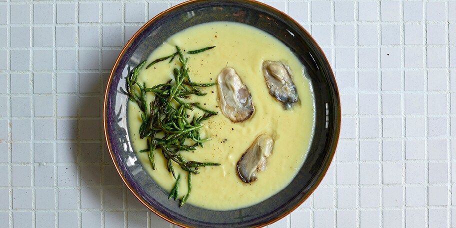 Soupe de panais aux huîtres et au passe-pierre