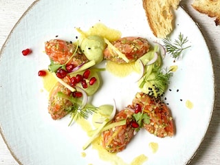 Tartaar van duo van zalm met avocadocrème en mierikswortelolie