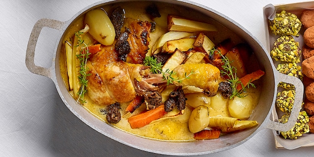 Cocotte de gigots de chapon aux morilles et légumes racines