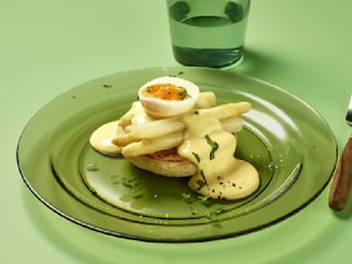 Eggs Benedict met asperges