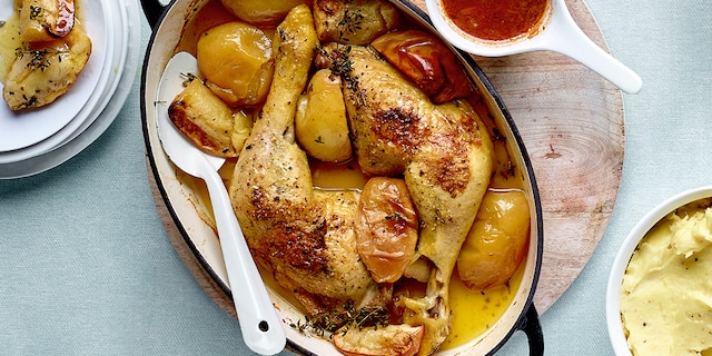 Cuisses de poulet rôties aux pommes, sauce liégeoise