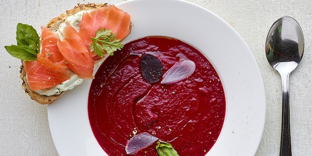 Soupe de betteraves et oignons rouges au gingembre