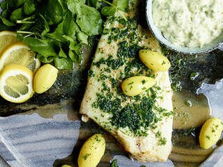 Plie poêlée, sauce tartare et pomme de terre grenailles