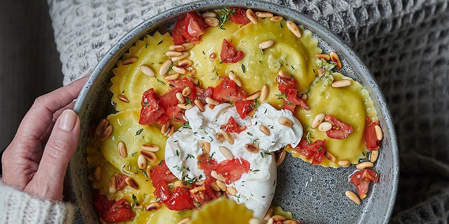 Girasoli met burrata en gemarineerde tomaten