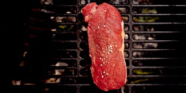 Entrecôtes grillées à l'huile à l'ail