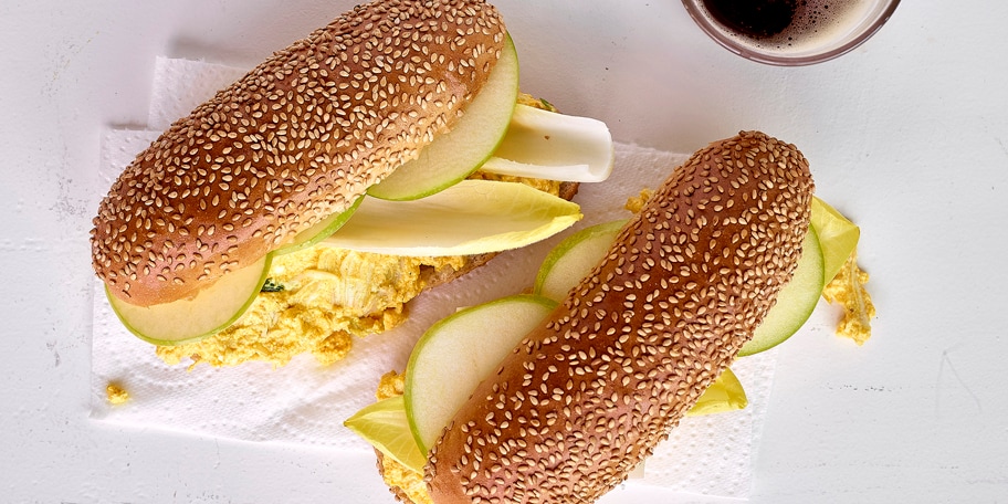 Hot-dog de faisan au curry et aux pommes