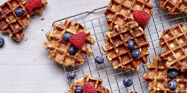 Wafels met appelmoes en dadels