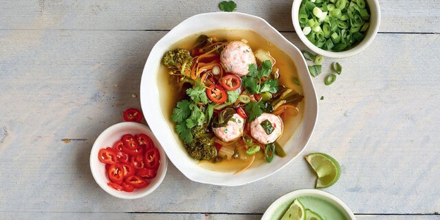 Soupe Tom Yam aux boulettes de saumon