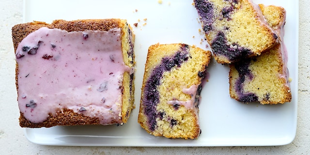 Polentacake met citroen en bosbessen