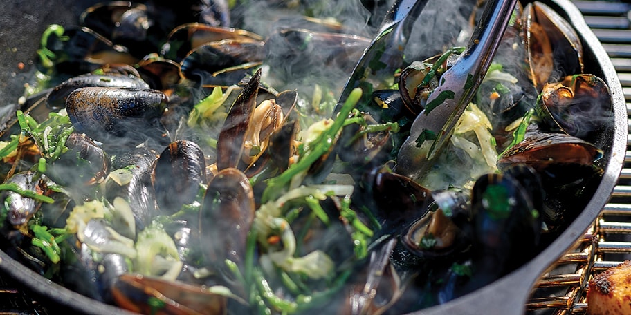 Moules au vermouth, graines de fenouil et passe-pierre