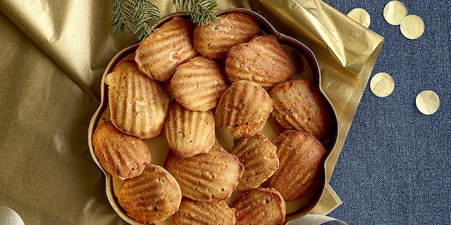 Madeleines met gerookte zalm