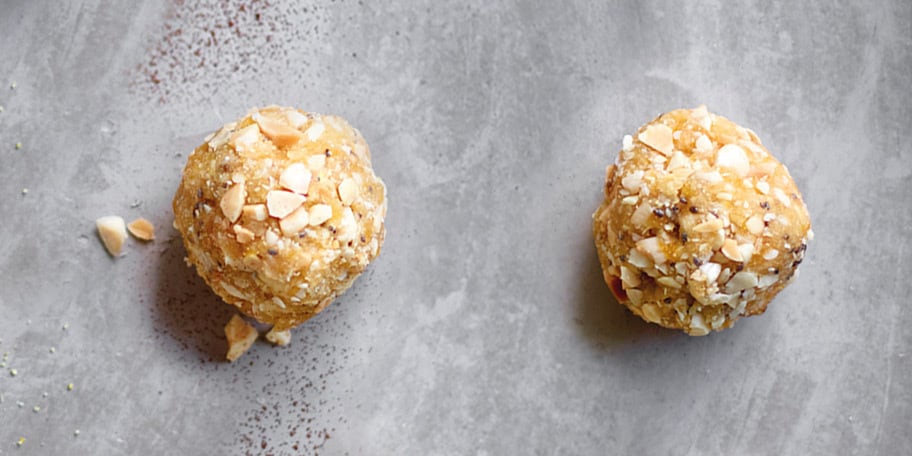 Power balls met pecannoten, wortel en dadels