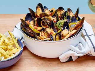 Moules au chorizo et aux poivrons, frites au persil