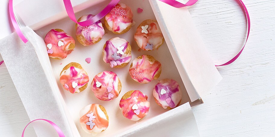 Minisoesjes met kleurrijk glazuur