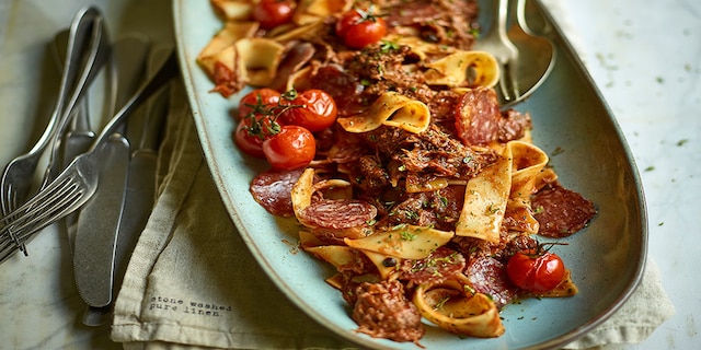 Pappardelle met hertenragout en kerstomatensalsa