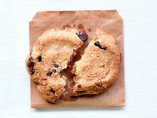 Cookies au chocolat blanc, noix du Brésil et cranberries