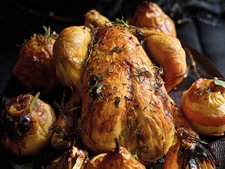 Poulet rôti aux pommes et aux poires