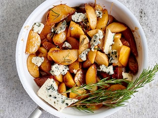 Gekaramelliseerde peren en rapen met roquefort