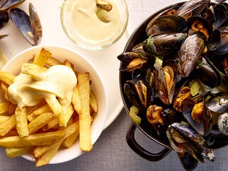 Mosselen met witte wijn, frietjes en homemade mayonaise