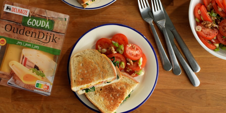 Croque-monsieur met spinazie en OudenDijkgouda, tomatensalade