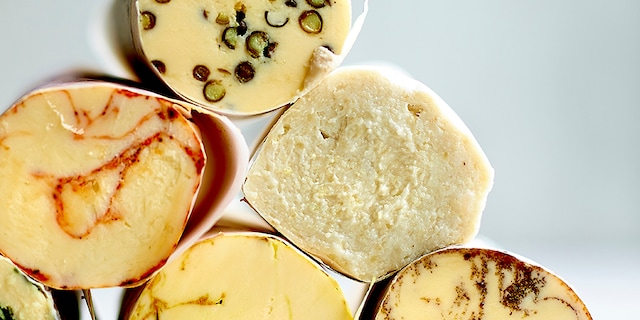 Plantaardige boter met citroen en zwarte peper