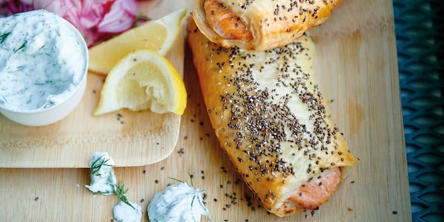 Bladerdeegrolletjes met verse zalm